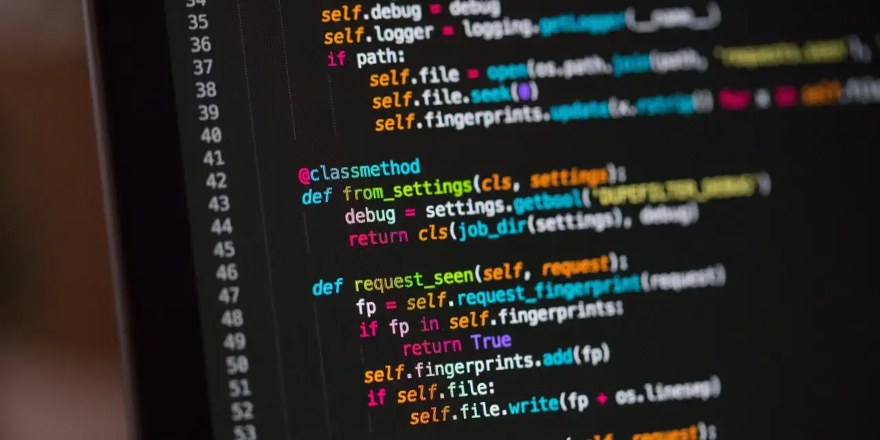 Codezeilen in der Python-Programmiersprache, die auf einem dunklen Bildschirm angezeigt werden.