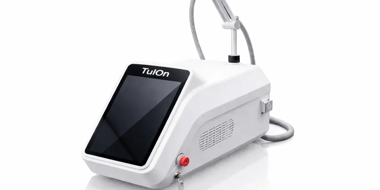 Nowoczesny laser tulowy TuOn z ekranem dotykowym i aplikatorem.