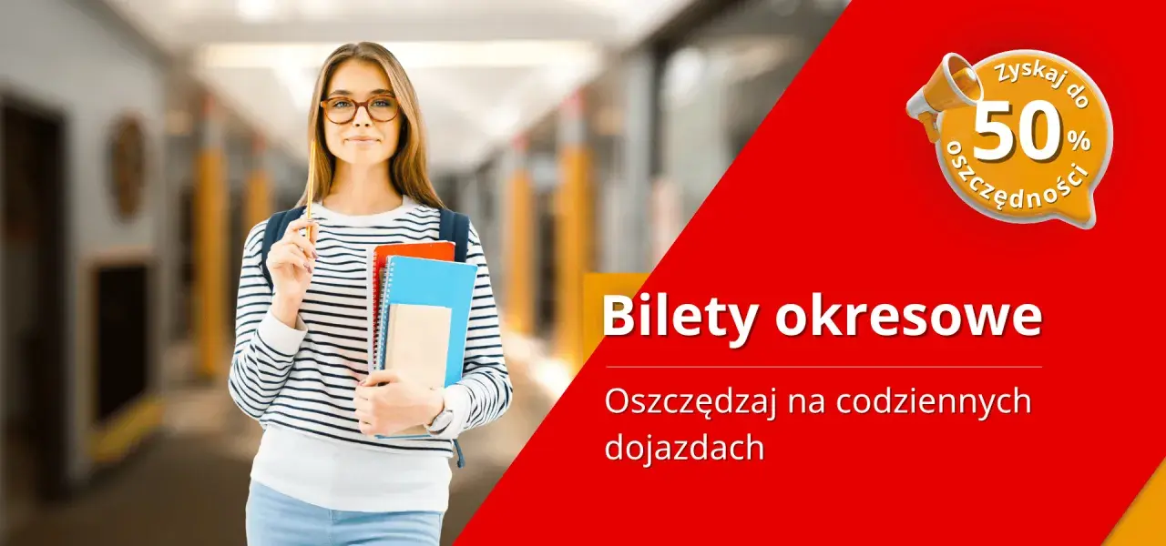 Młoda kobieta z zeszytami i ołówkiem, gotowa na podróż. Bilety okresowe na pociąg to oszczędność do 50% na codziennych dojazdach.