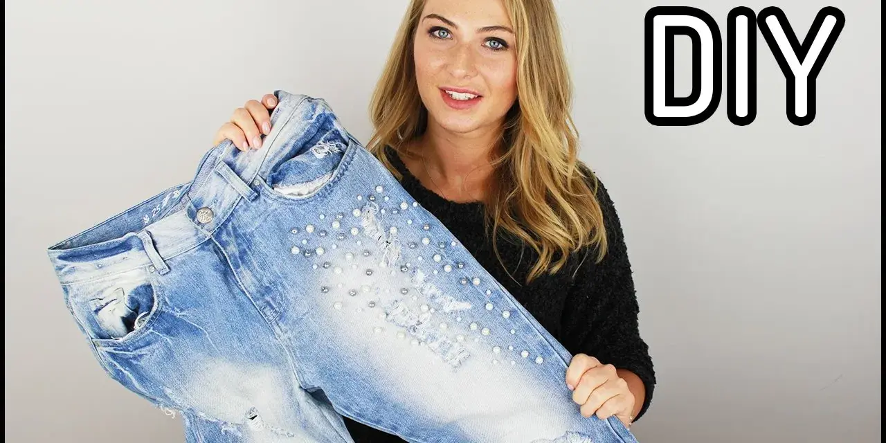 Jak zrobić modne jeansy DIY? Odmień stary denim krok po kroku!