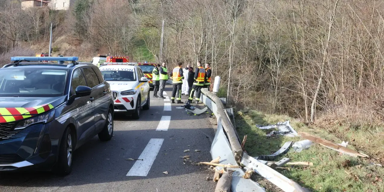 Intervention des secours suite à un accident. Les équipes sont sur place pour gérer la situation, rappelant l'importance de savoir que faire en cas d'accident en centre de loisirs.