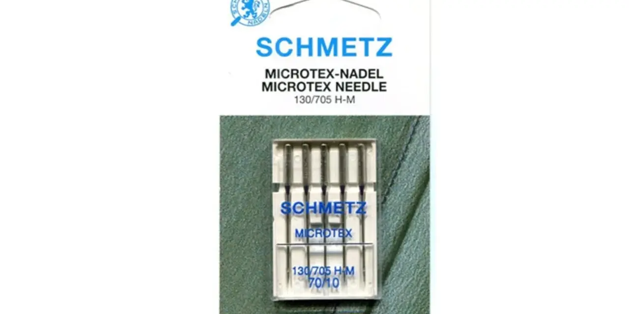 Aiguille microtex Schmetz pour tissus fins et synthétiques. Idéale pour un travail précis.