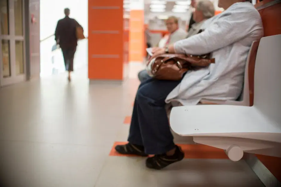 Ile się czeka na rehabilitację na NFZ? Poznaj szokujące czasy oczekiwania