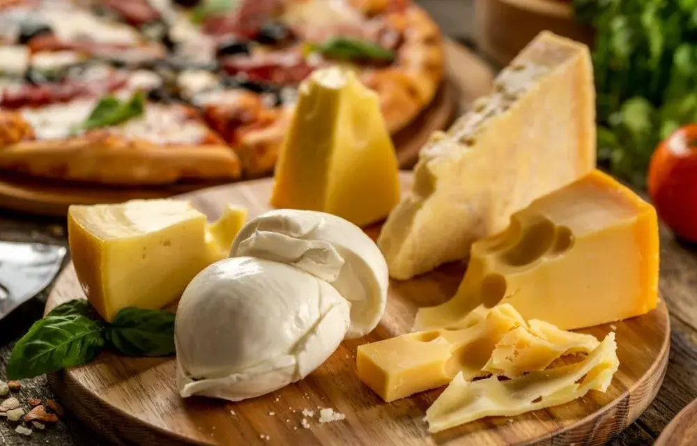 Jaki ser do pizzy? Przewodnik po idealnym smaku i ciągliwości