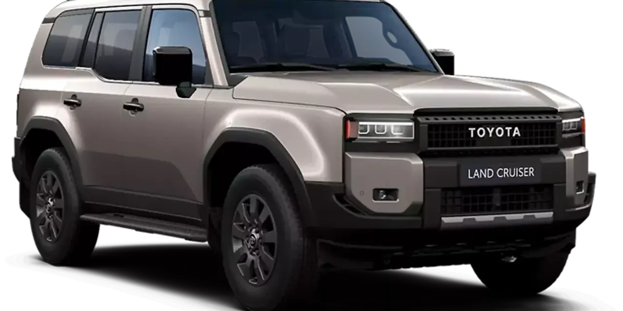 Szary Toyota Land Cruiser 300 z czarnym grillem i napisami TOYOTA LAND CRUISER.
