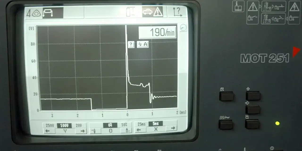 Wykres z MOT 251 pokazuje przebieg napięcia, jak sprawdzić cewkę zapłonową multimetrem. 190/min.