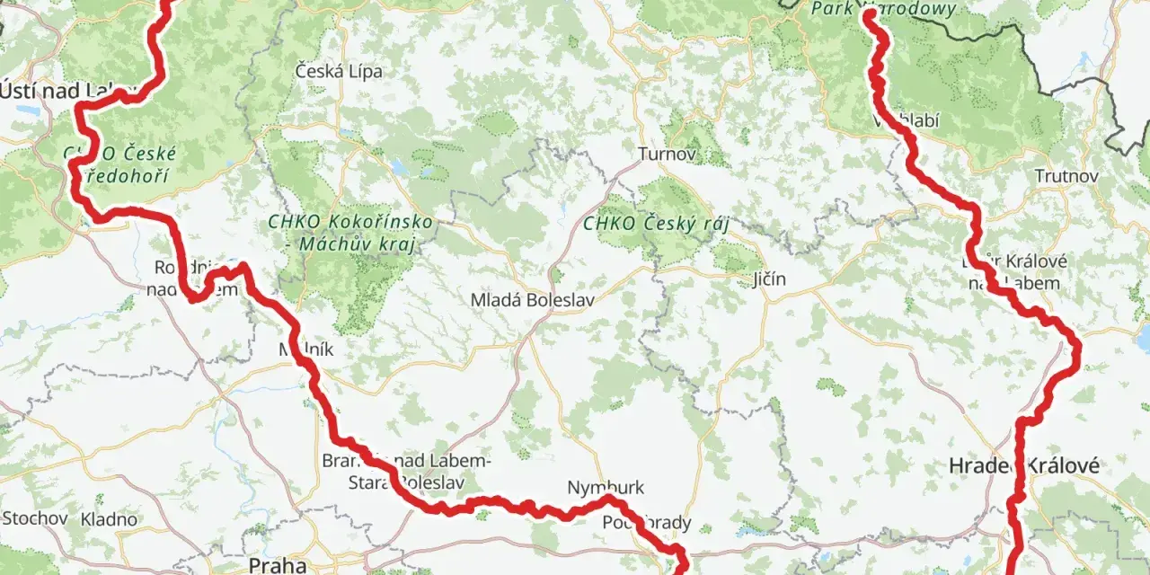 Mapa z zaznaczoną trasą rowerową wzdłuż Odry, prowadzącą przez malownicze tereny Czech, w tym Park Narodowy Czeska Szwajcaria.