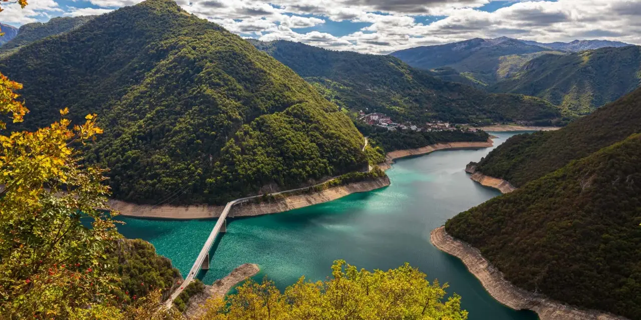 Czarnogóra samochodem: Nocleg tranzytowy 3 trasy, 5 miast!