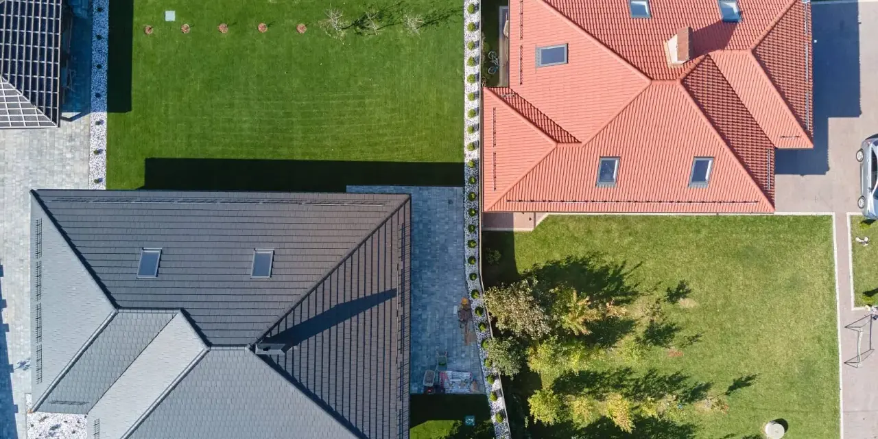 Jak zrobić drzwi łamane DIY i oszczędzić? Poradnik krok po kroku