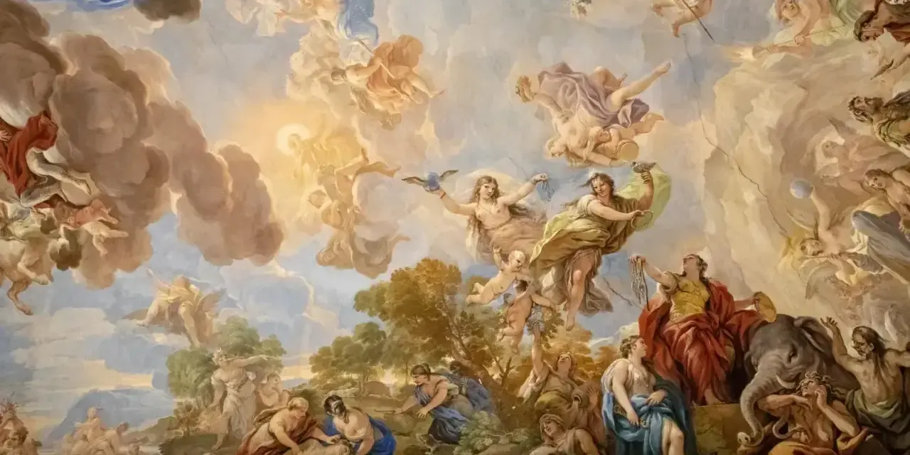 Barokowy fresk na suficie ukazuje niebiańską scenę z postaciami mitologicznymi, aniołami i chmurami, pełną dynamiki i przepychu.