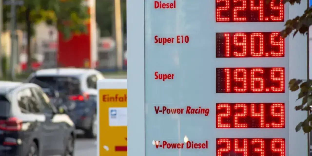 Cena benzyny w Niemczech: Diesel 224.9, Super E10 190.9, Super 196.9. Kierowcy tankują, obserwując rosnące ceny.