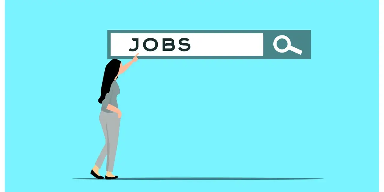 Donna cerca offerte di lavoro su una barra di ricerca.