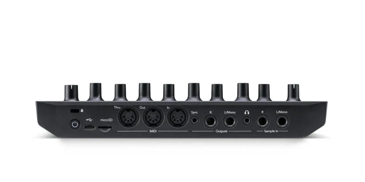 Tył urządzenia Novation Circuit Rhythm z portami MIDI, USB, microSD i wejściami/wyjściami audio.