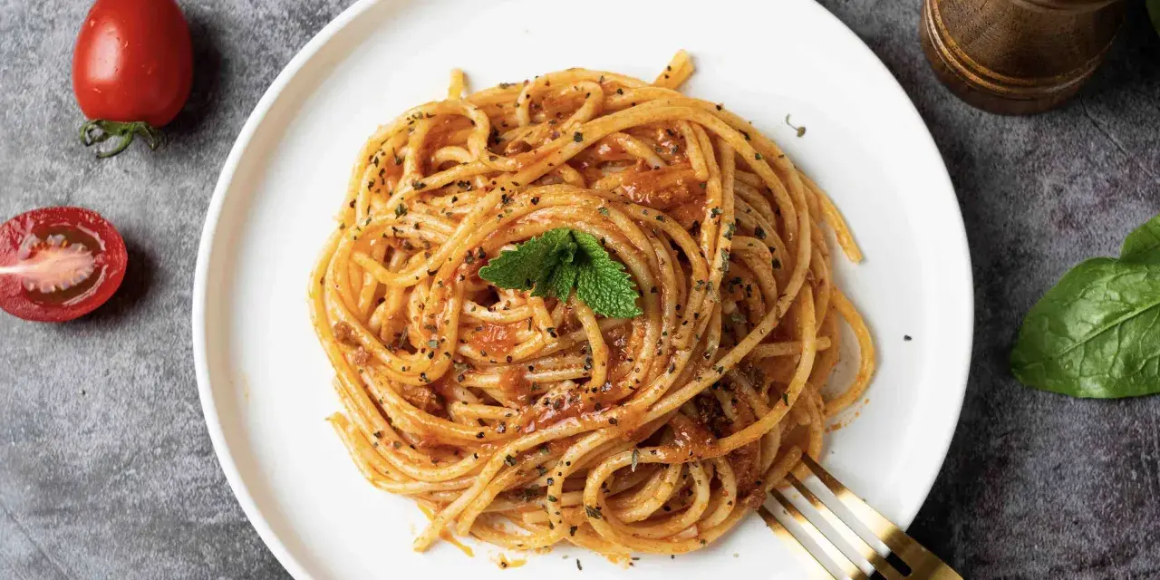 Spaghetti bez mięsa: Szybkie i pyszne przepisy, które zachwycą!