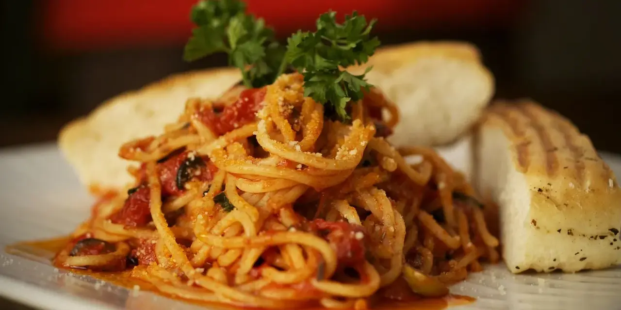 Spaghetti z suszonymi pomidorami: Szybki przepis i sekrety smaku