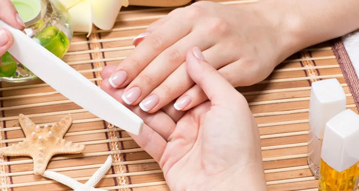 Manicure japoński – czy warto inwestować w zdrowe paznokcie?