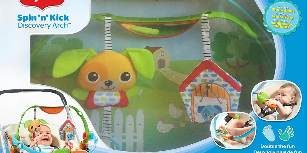 Pałąk Tiny Love Spin 'n' Kick z zabawkami dla niemowląt. Wesoły piesek i domek zachęcają do zabawy.
