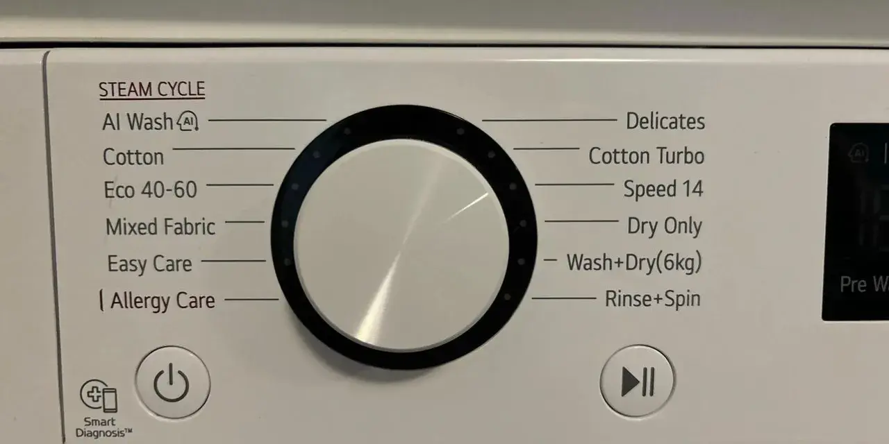 Panel pralki z programami: Al Wash, Cotton, Eco 40-60, Mixed Fabric, Easy Care, Allergy Care, Delicates, Cotton Turbo, Speed 14, Dry Only, Wash+Dry(6kg), Rinse+Spin. Jak prać wełnę w pralce? Wybierz delikatny program.