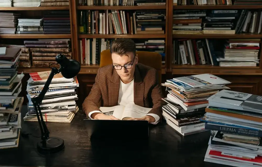 Jak cytować strony internetowe w pracy magisterskiej bez błędów?