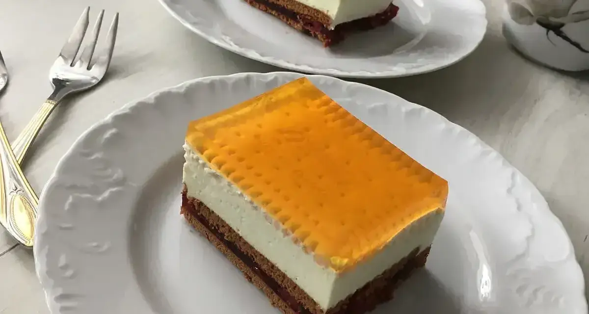 Pyszne ciasto z warstwą serka mascarpone i galaretką. Idealne pytanie: czy można mieszać serek mascarpone z galaretką?