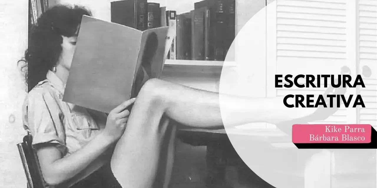 Joven lee un libro, inspirándose para ejercicios de escritura creativa.