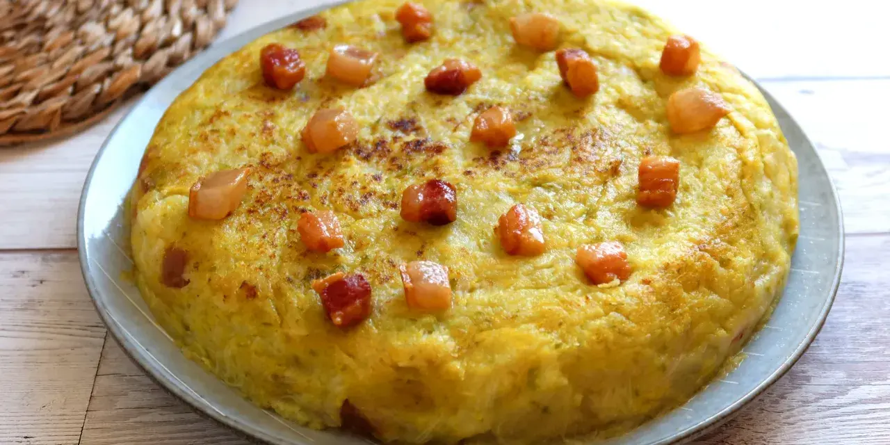 Trinxat de la Cerdanya, un plato tradicional con trocitos de tocino crujiente.