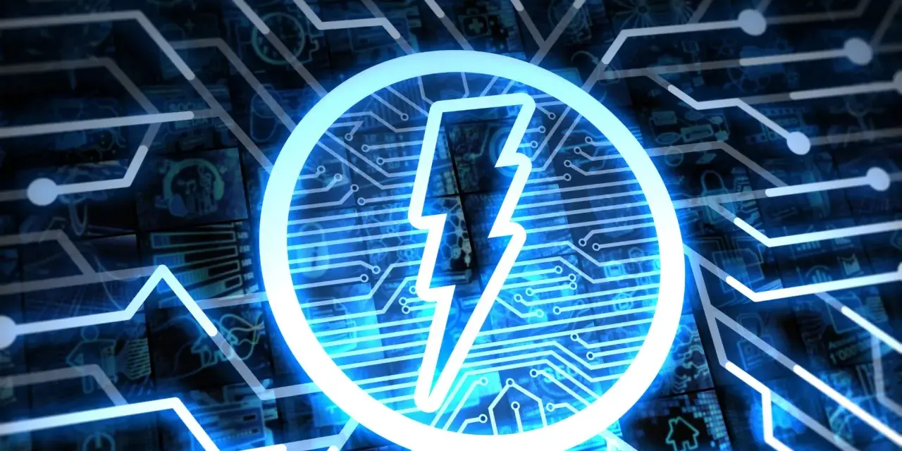 Błyskawica w okręgu na tle obwodów drukowanych. Symbolizuje energię, moc i technologię. Zastanawiasz się, ile to kWh?