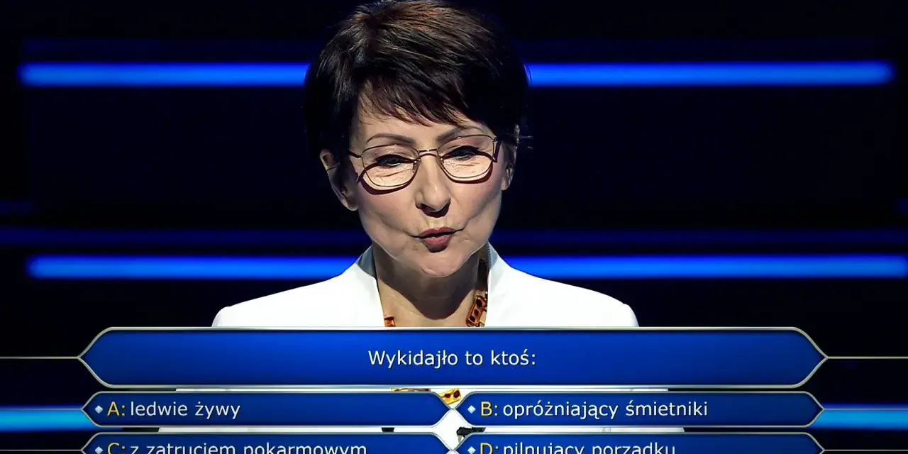 Kobieta w okularach na tle niebieskich świateł, zastanawia się, czy milionerzy są ustawieni, wybierając odpowiedź na pytanie.