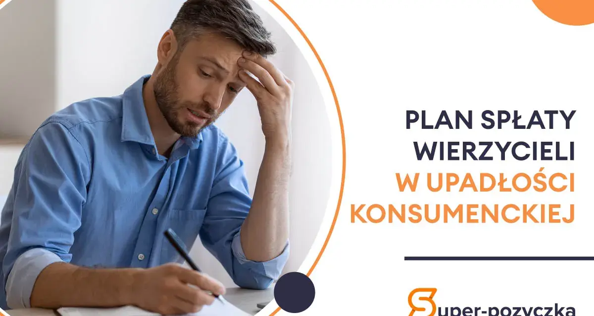 Zmartwiony mężczyzna pisze w notatniku. Dowiedz się, ile trwa uprawomocnienie planu spłaty w upadłości konsumenckiej.
