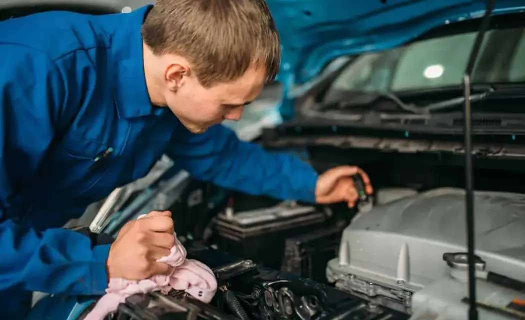 Bremsflüssigkeit wechseln kosten: So sparen Sie bei Ihrem Fahrzeug