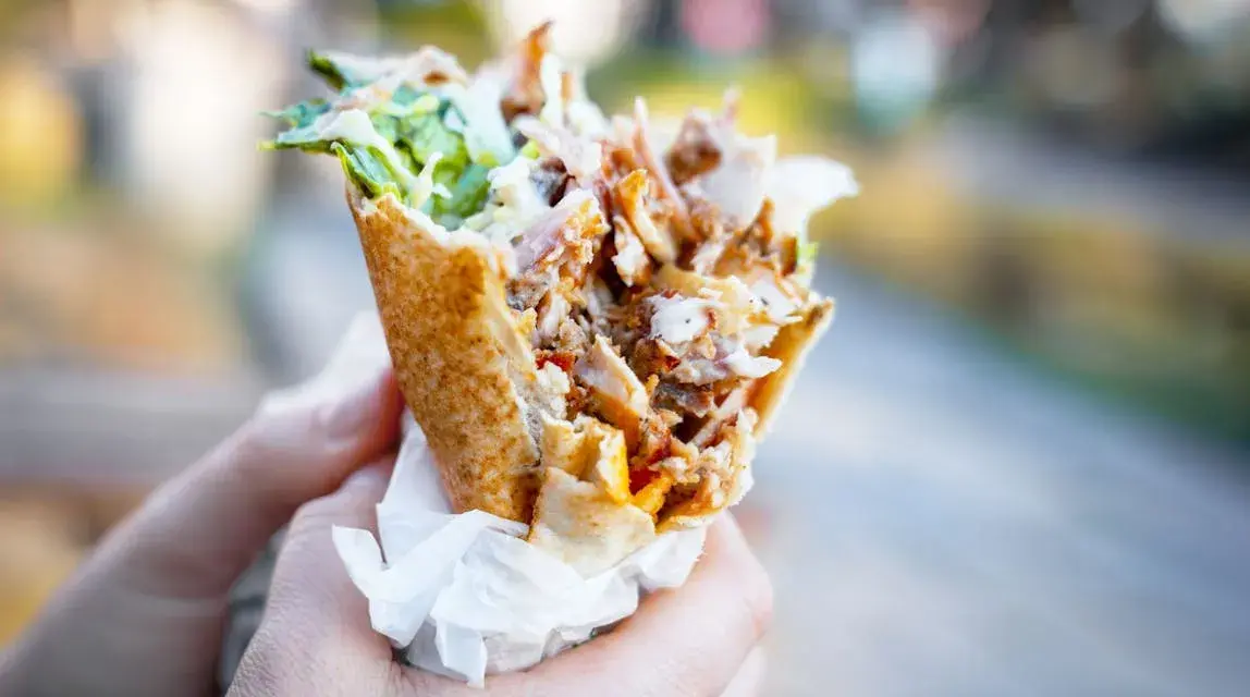 Kebab box: Ile kalorii? Od 800 do 2000 kcal i jak to zmienić