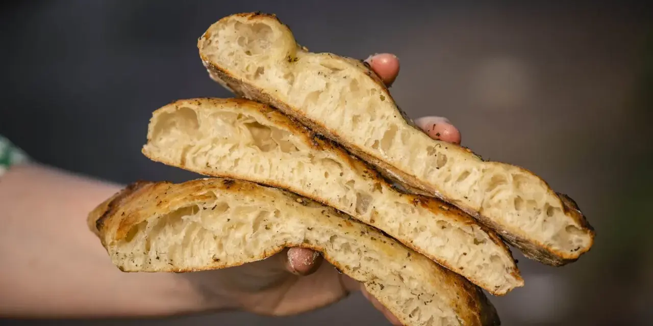 Jak rozmrozić ciasto na pizzę? Bezpieczne metody i porady eksperta