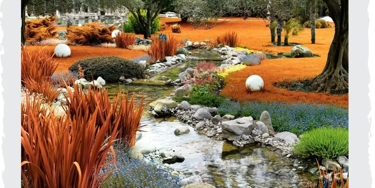Ein malerischer asiatischer Garten mit einem Bachlauf, orangefarbenem Gras, blauem und gelbem Blütenteppich, Steinen und weißen Kugeln.