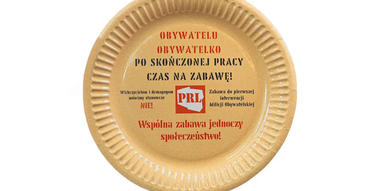 Impreza w stylu PRL: Gadżety i dekoracje, które przeniosą Cię w czas!