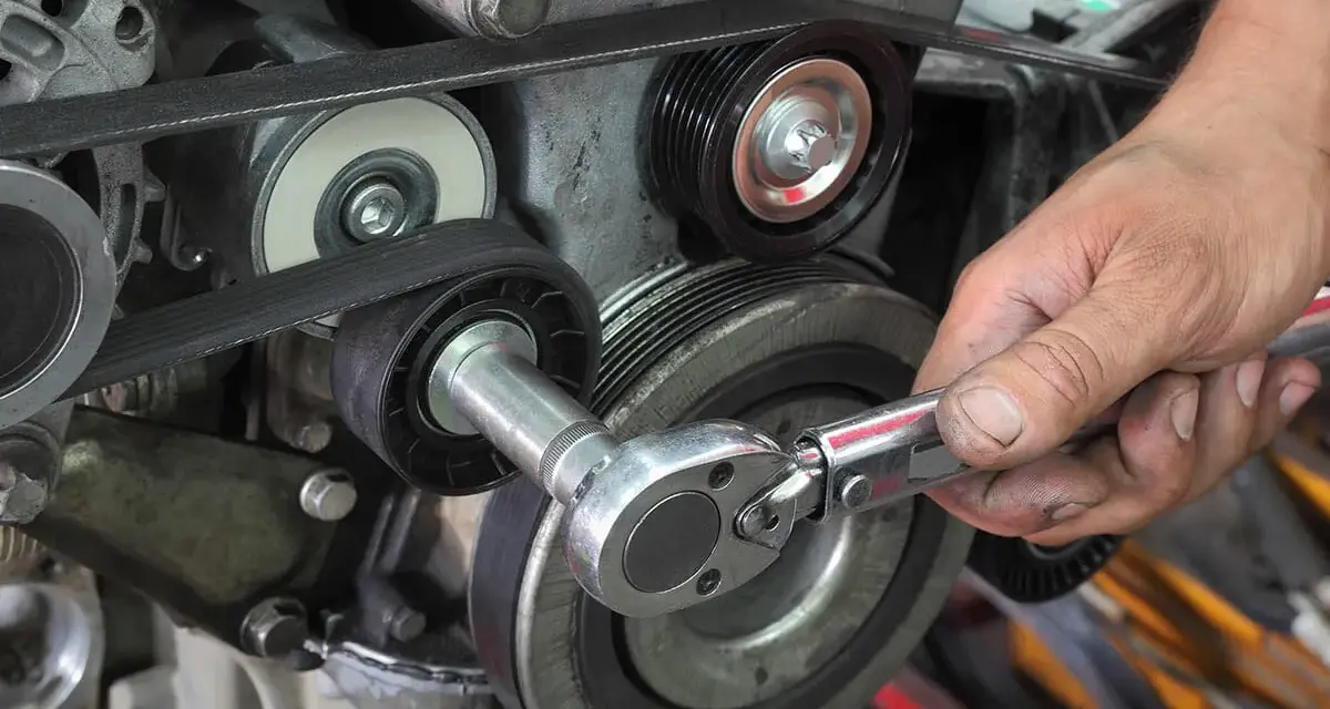 Opel Zafira A 2.0 DTI: Demontaż alternatora krok po kroku. Zrób to sam!