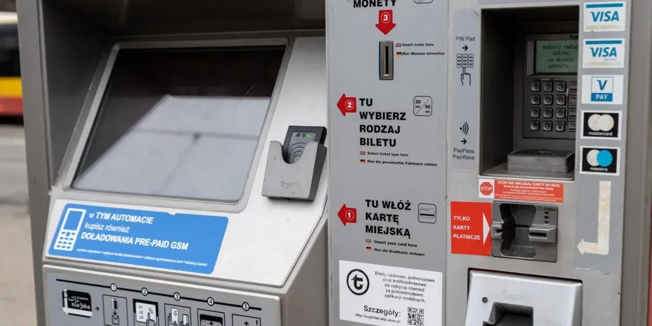 Jak kupić bilet na metro w Warszawie? Automaty oferują zakup kart miejskich, biletów czasowych i doładowań. Płać gotówką lub kartą.