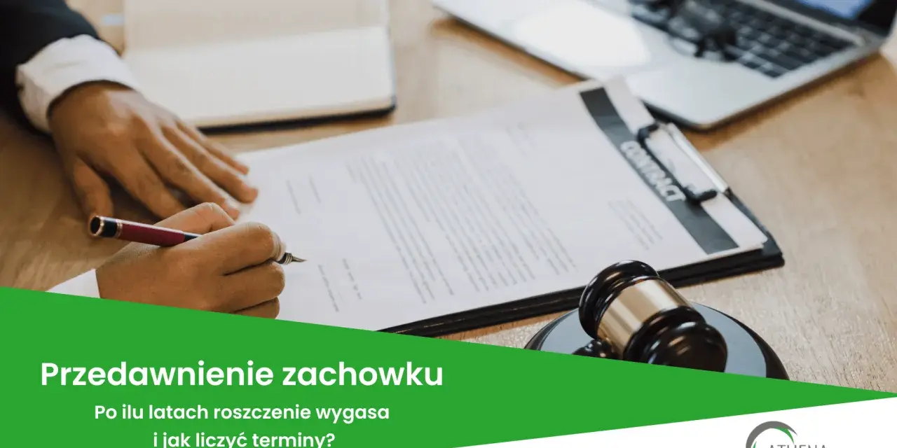 Ręka podpisuje dokument, obok młotek sędziowski. Temat: przedawnienie zachowku i terminy roszczeń.