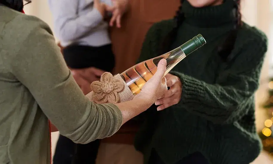 Jak wybrać idealny alkohol na prezent, aby zachwycić obdarowanego?