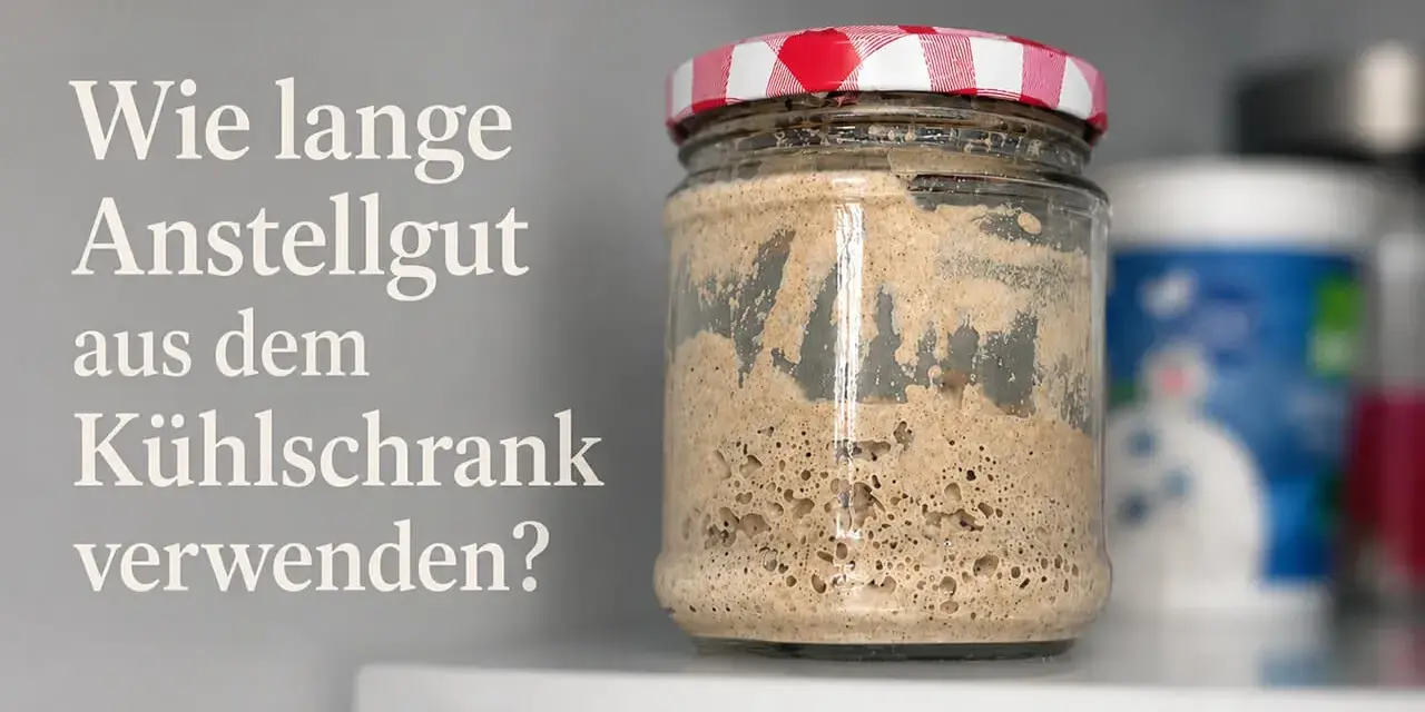 Ein Glas mit Sauerteig, bereit, um das Anstellgut aus dem Kühlschrank zu verwenden.