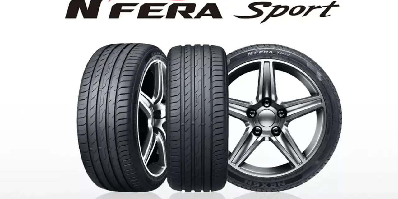 Nexen Tire to firma produkująca opony. Na zdjęciu trzy opony N Fera Sport, jedna z felgą.