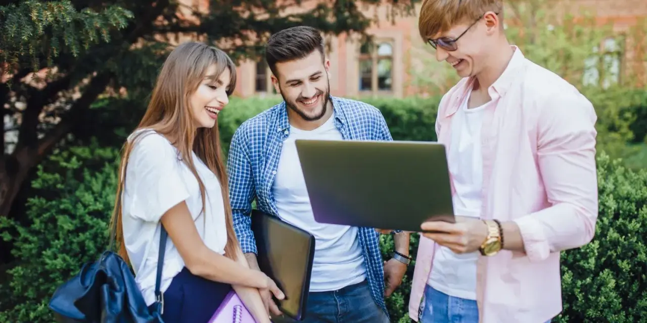 Co po studiach magisterskich? Sprawdź najlepsze ścieżki kariery