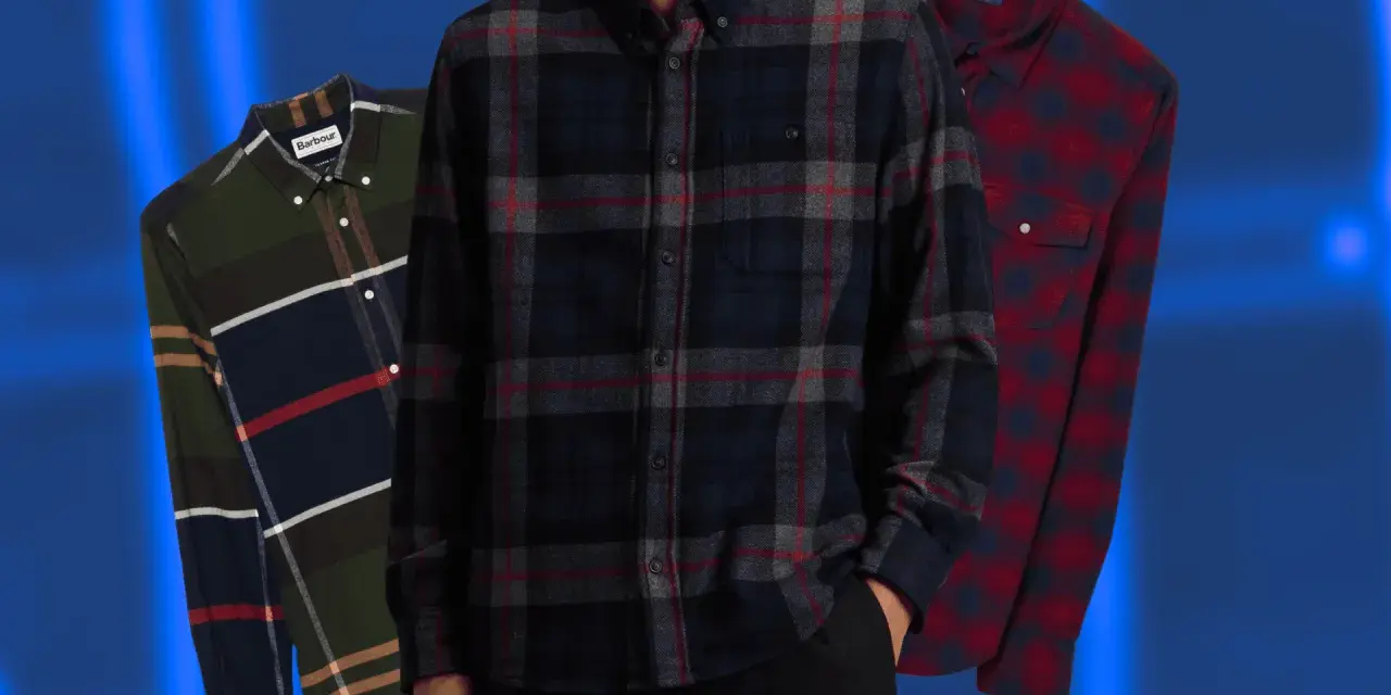 Tre camicie a quadri da uomo: una verde con blocchi di colore, una blu scuro con quadri rossi e grigi, e una rossa con quadri blu. Perfette per un outfit camicia flanella uomo.