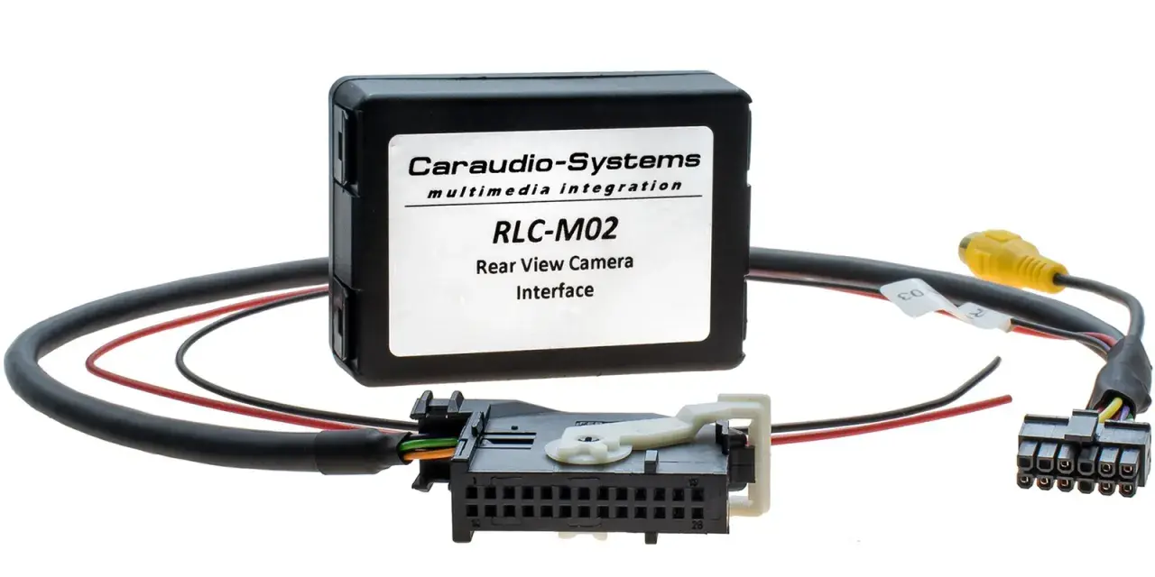Interfejs RLC-M02 do kamery cofania. Schemat podłączenia RNS-E ułatwia instalację.