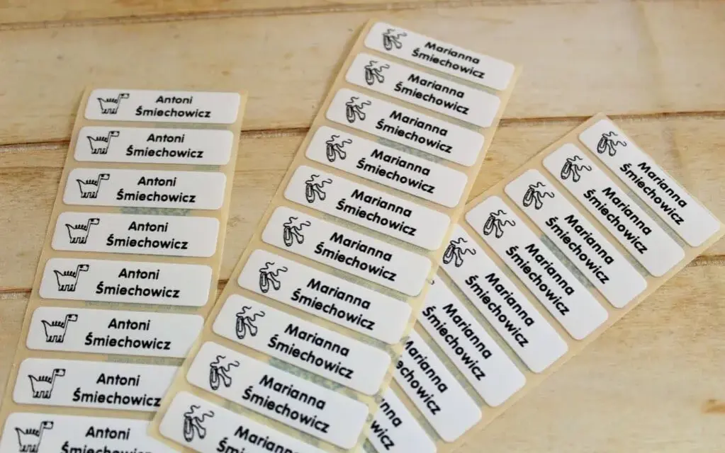 Koniec z gubieniem! Jak trwale oznaczyć ubrania dziecka do przedszkola?