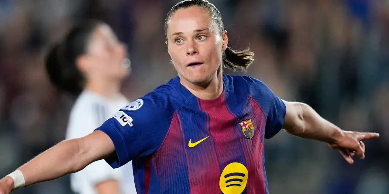 Piłkarka FC Barcelona w akcji, być może na drodze do zdobycia złotej piłki kobiet.