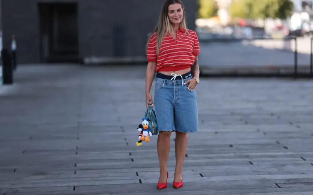 Spodnie cropped co to znaczy i jak je stylizować w modzie