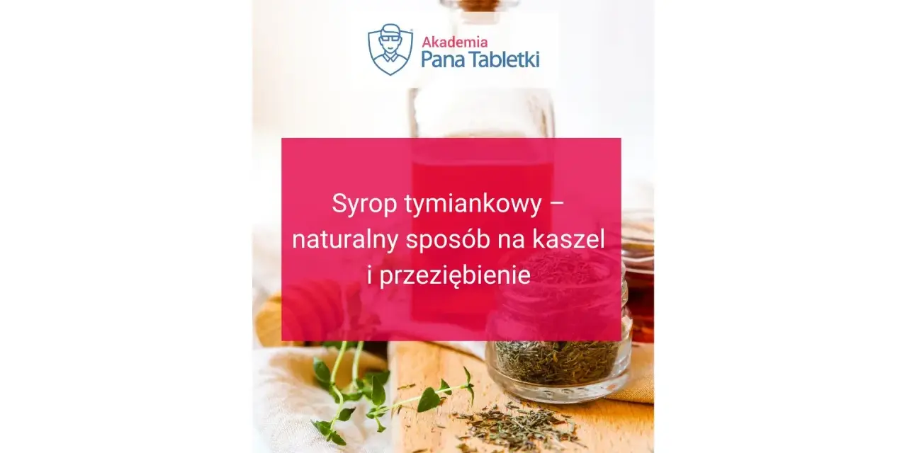 Syrop tymiankowy – naturalny sposób na kaszel i przeziębienie. Na zdjęciu butelka z syropem, słoiczek z suszonym tymiankiem i gałązka świeżego ziela.