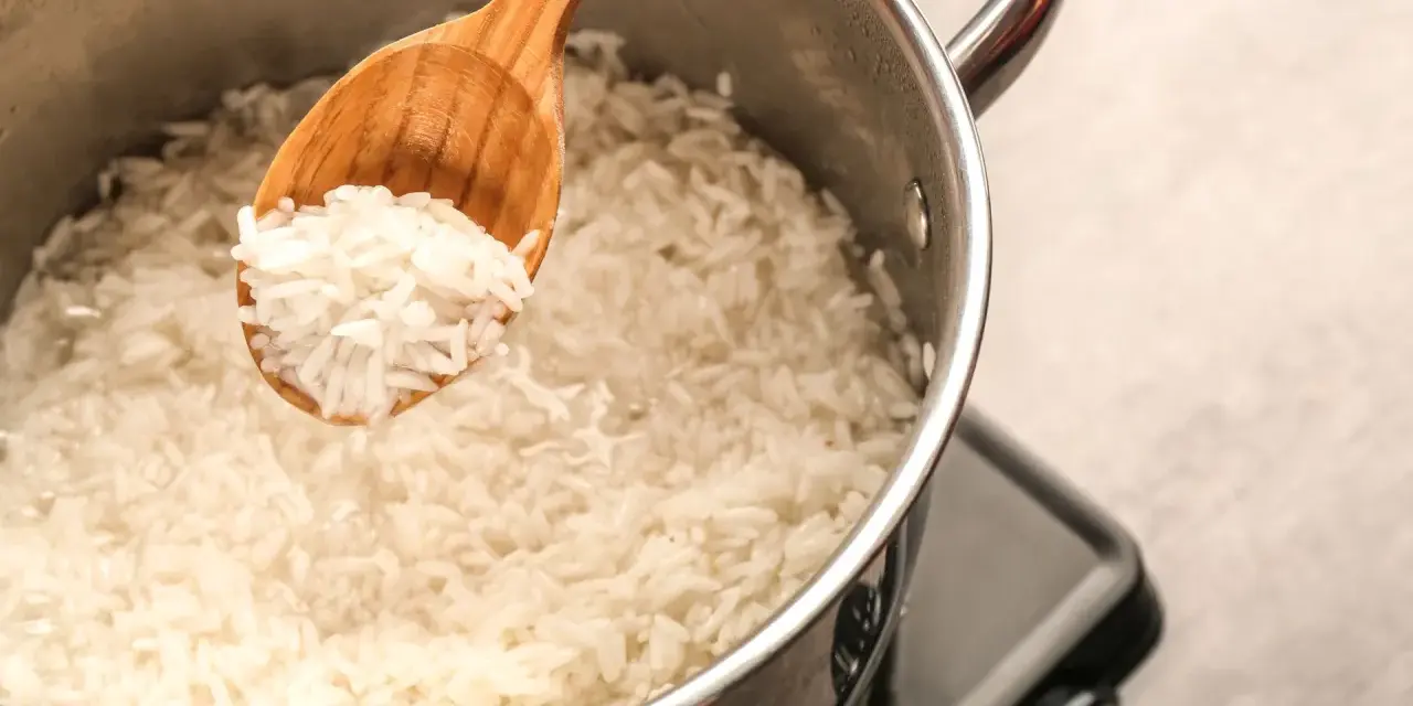 Jak uprażyć ryż? Odkryj sekret szefów kuchni!