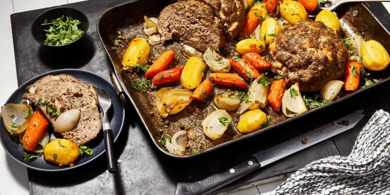 Hackbraten mit Kartoffeln und Karotten aus dem Ofen. Wie lange braucht ein Hackbraten 500g im Ofen? Ca. 45-60 Min.