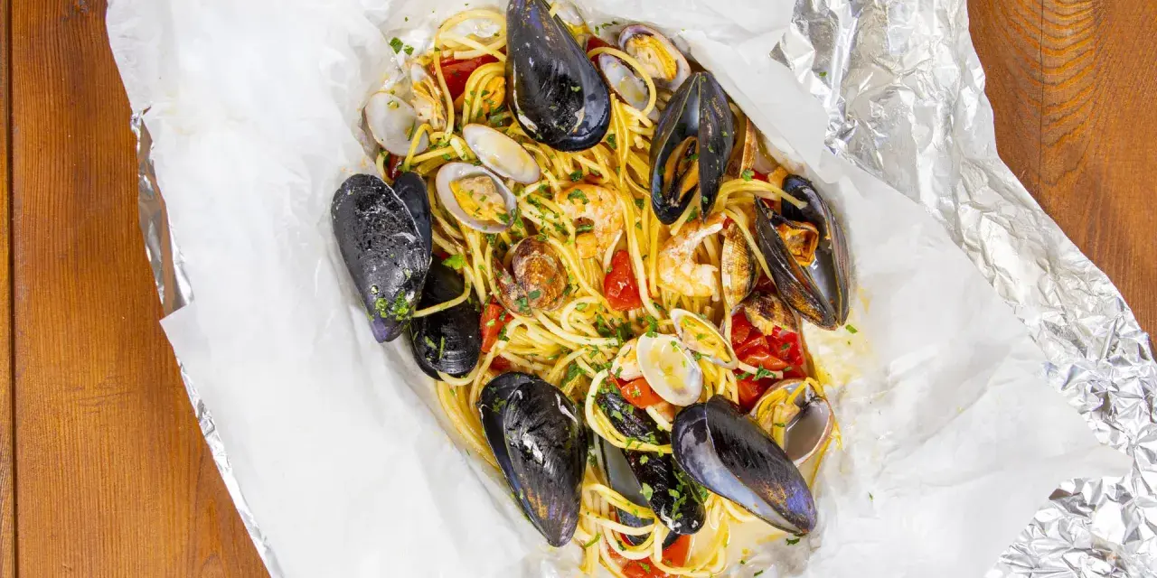 Spaghetti al cartoccio: Sekrety idealnego dania z owocami morza